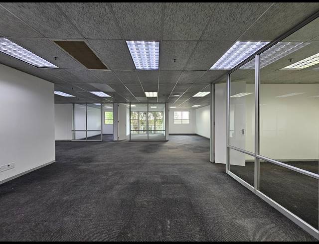4,286M² WAREHOUSE TO LET IN LONGMEADOW